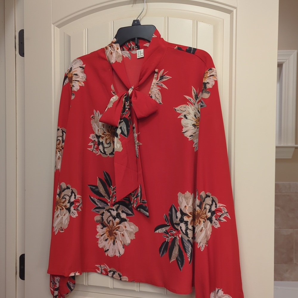 Chic Floral Red Blouse with Bow Detail